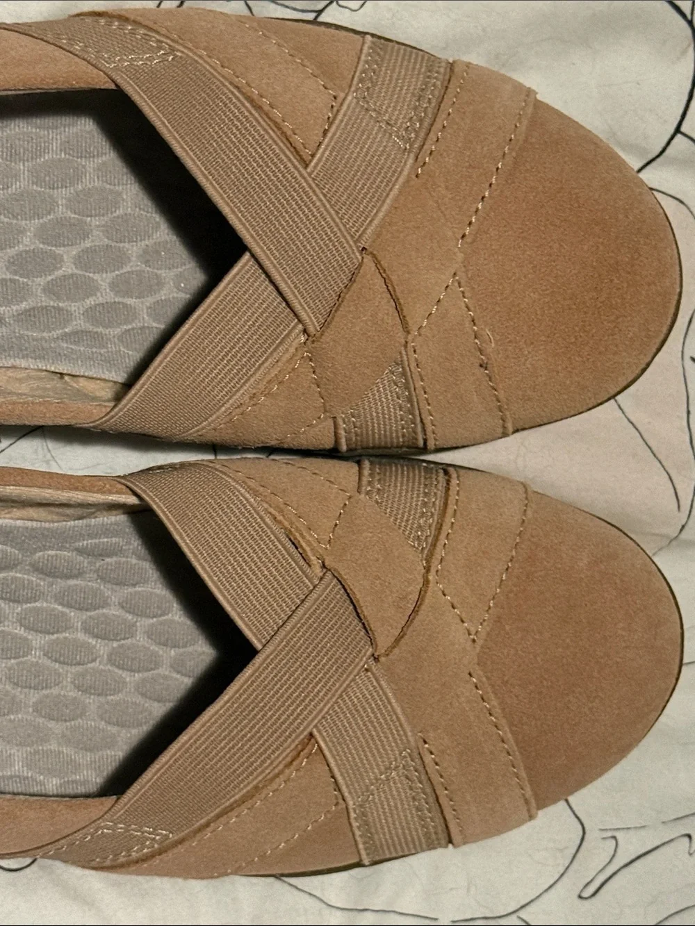 Collection By Clark’s Women’s Brown Suede Cross-Strap Flats